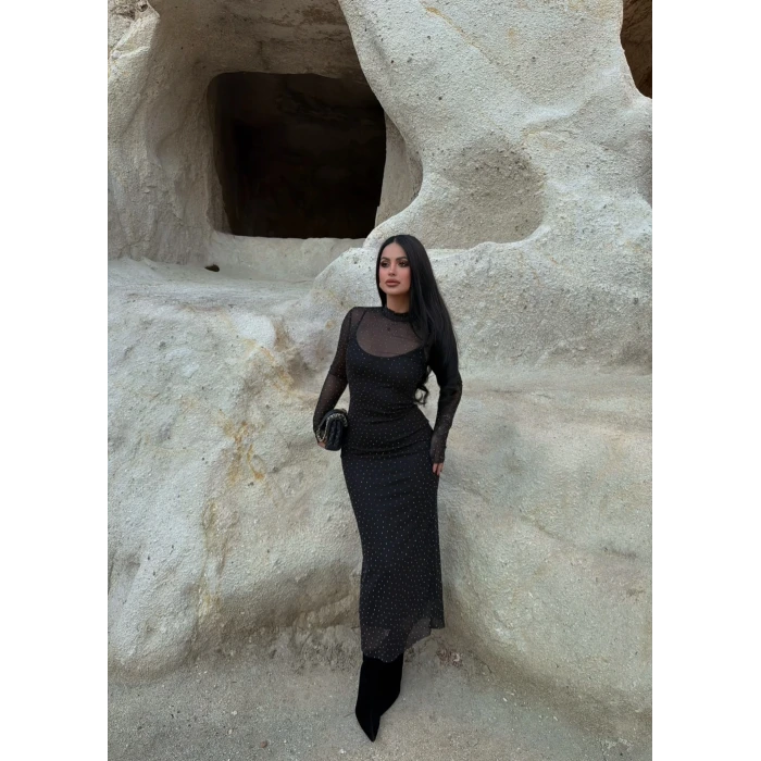 Siyah Dik Yaka Astarlı Taşlı Elbise