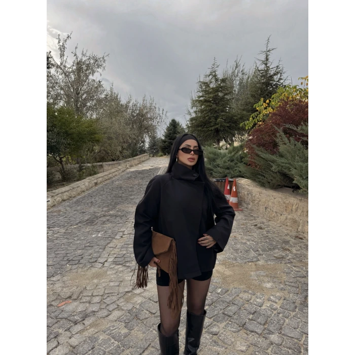 Siyah Dik Yaka Trençkot