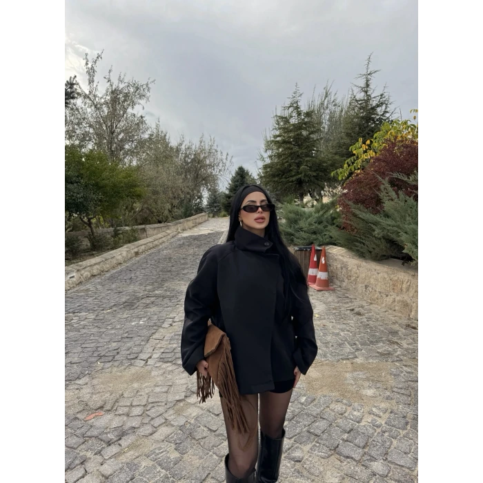 Siyah Dik Yaka Trençkot