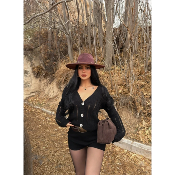 Siyah Düğmeli Lazerli Hırka