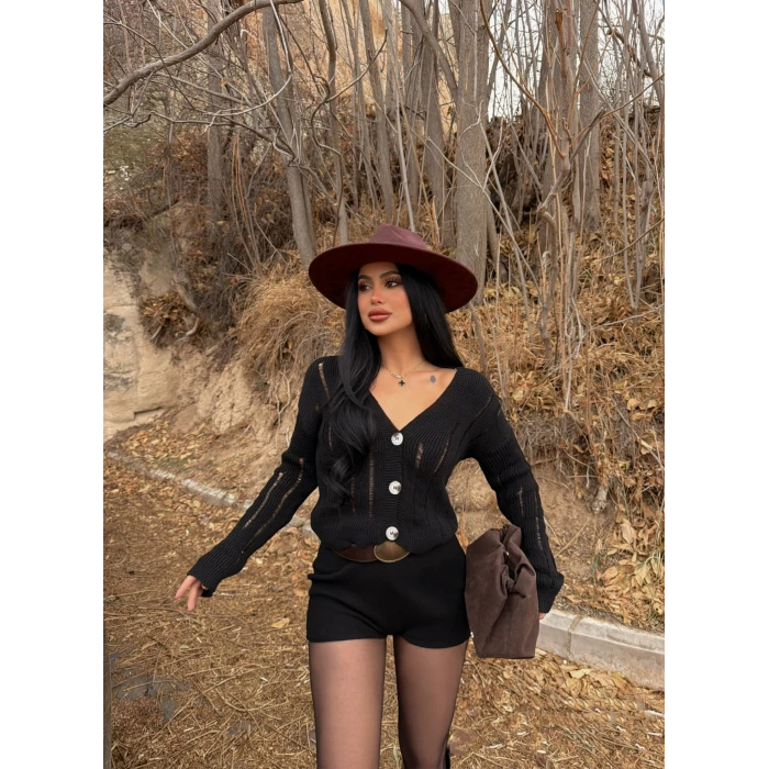 Siyah Düğmeli Lazerli Hırka