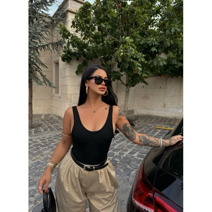 Siyah Fitilli Göğüs Kaplı Bodysuit