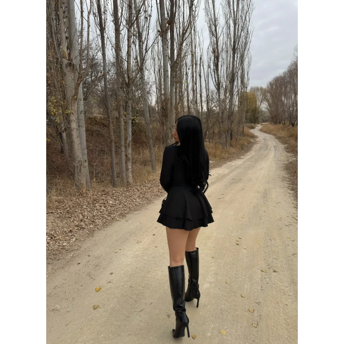 Siyah Göğüs Drapeli Şortlu Elbise