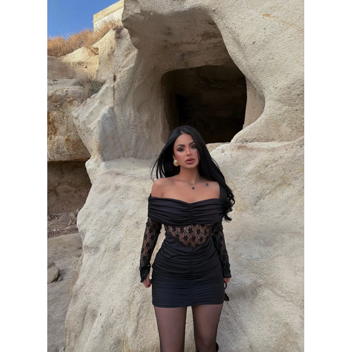 Siyah Güpürlü Düşük Omuz Elbise