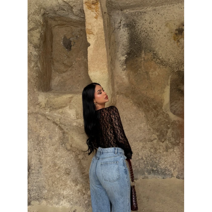 Siyah İçi Astarlı Güpürlü Bodysuit