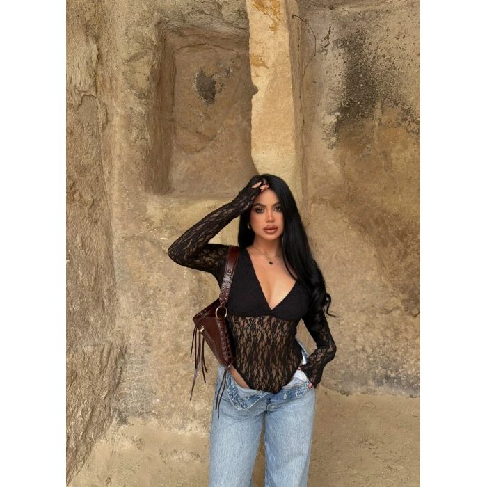 Siyah İçi Astarlı Güpürlü Bodysuit