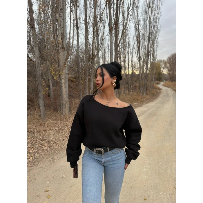 Siyah Kayık Yaka Şardonlu Sweat