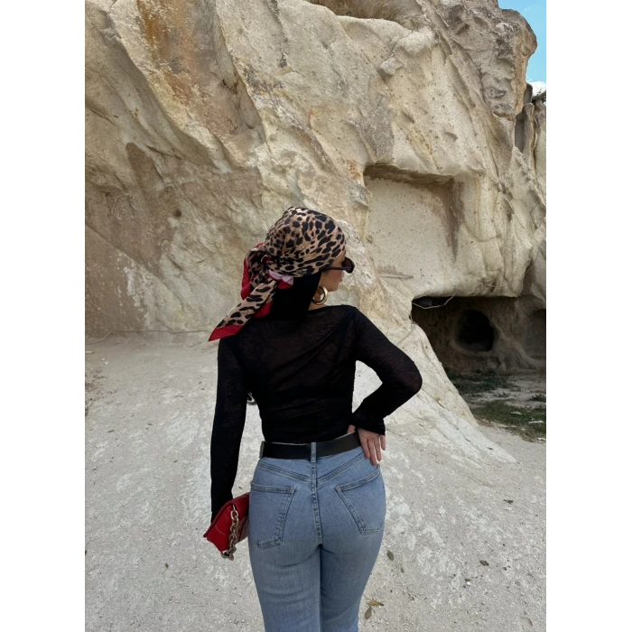 Siyah Kayık Yaka Transparan Crop