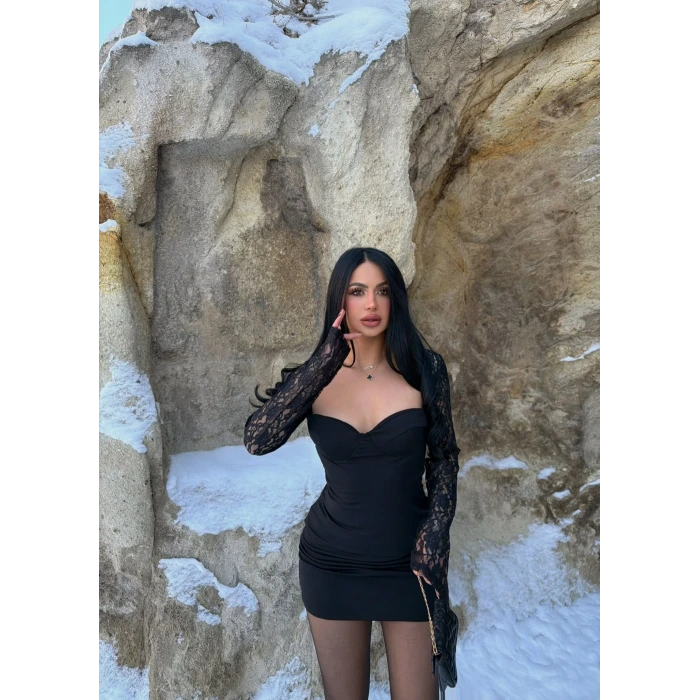 Siyah Kol Güpürlü Sırt Dekolte Elbise