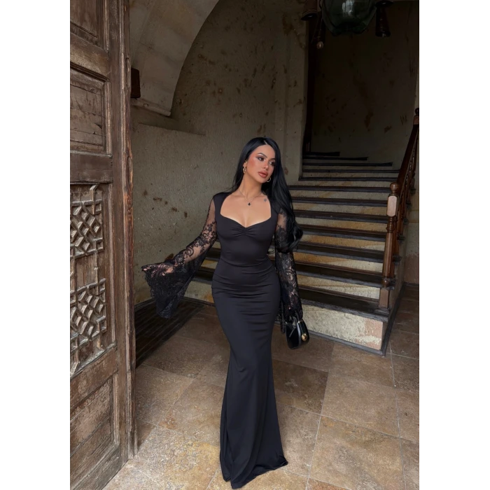 Siyah Kolları Güpürlü Maxi Elbise