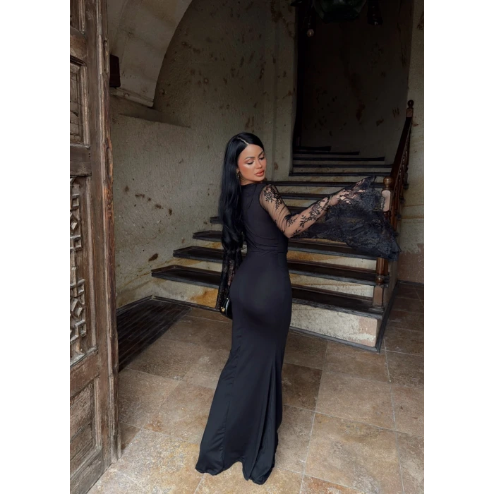 Siyah Kolları Güpürlü Maxi Elbise