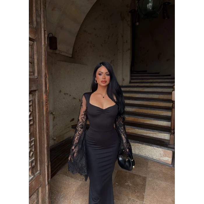 Siyah Kolları Güpürlü Maxi Elbise