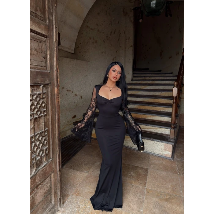 Siyah Kolları Güpürlü Maxi Elbise