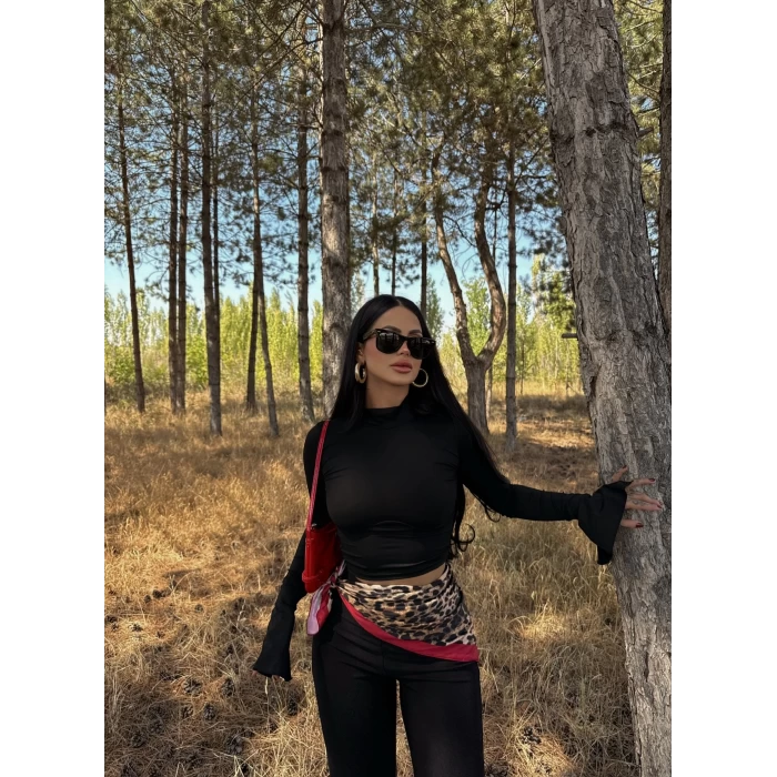 Siyah Kolları Volanlı Balıkçı Crop