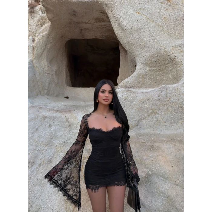 Siyah Kolları Volanlı Güpürlü Elbise