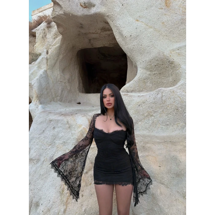 Siyah Kolları Volanlı Güpürlü Elbise