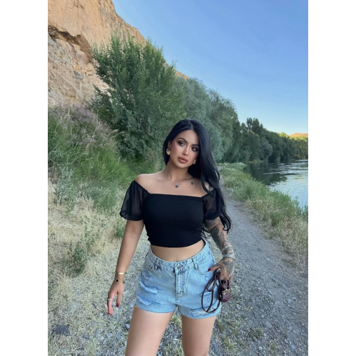 Siyah Kolu Şifon Madonna Crop