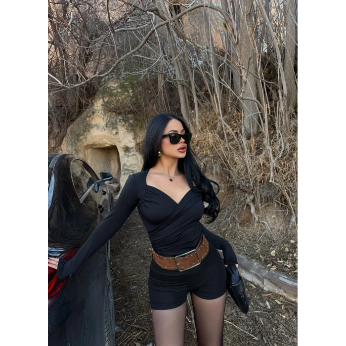 Siyah Kruvaze Büzgülü Crop