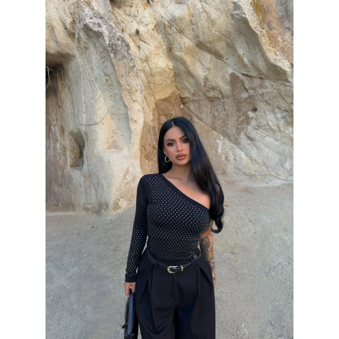 Siyah Luxe Tek Omuz Taşlı Bluz