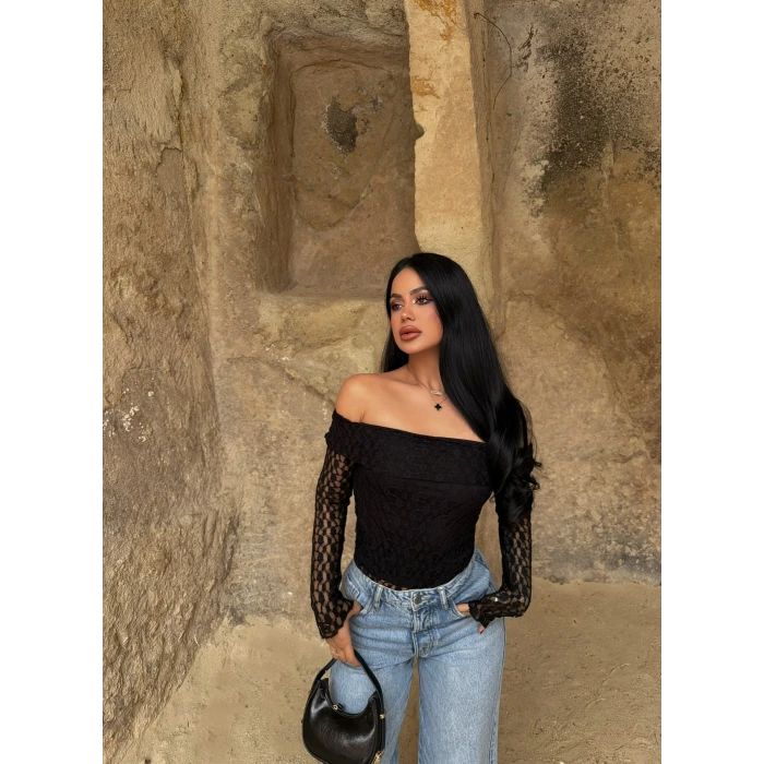 Siyah Madonna Yaka Fistolu Crop