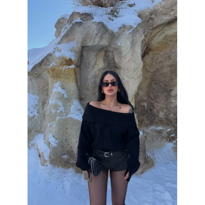 Siyah Madonna Yaka Kalın Fitilli Kazak