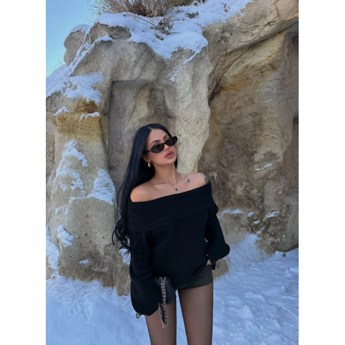 Siyah Madonna Yaka Kalın Fitilli Kazak