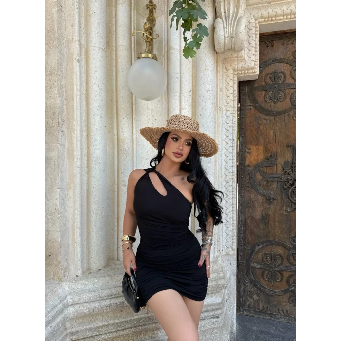 Siyah Omuz Burgulu Elbise