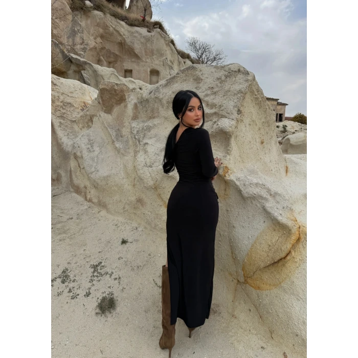 Siyah Omuz Drapeli Aksesuarlı Elbise