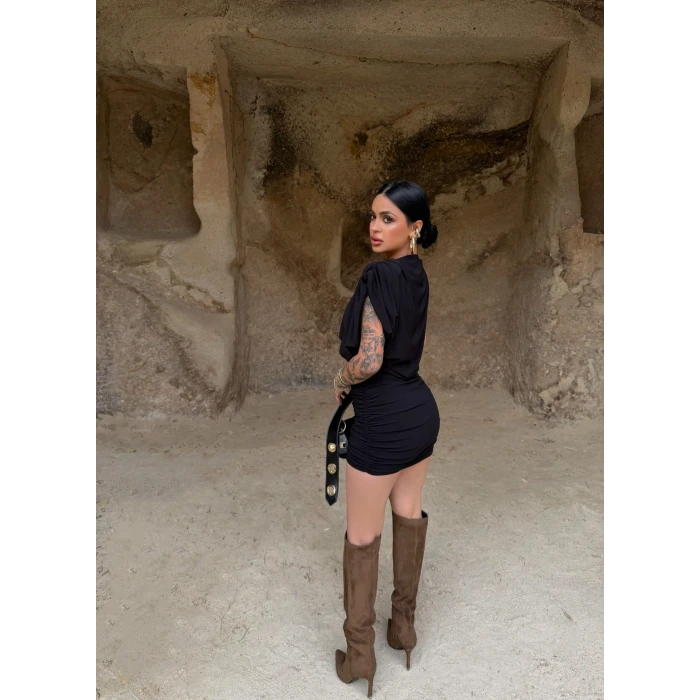 Siyah Omuz Vatkalı Büzgülü Sandy Elbise