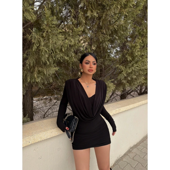 Siyah Omuz Vatkalı Degaje Elbise