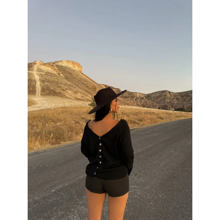 Siyah Ön Arka Düğmeli Triko