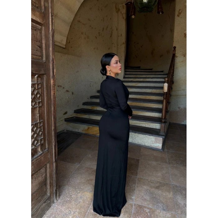 Siyah Ön Yırtmaçlı Aksesuar Tokalı Elbise