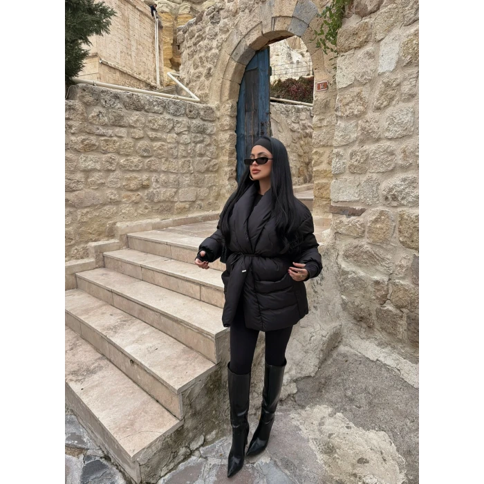 Siyah Önü Bağlamalı Dolumlu Mont