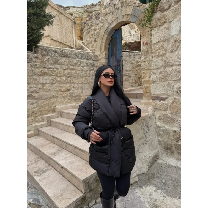 Siyah Önü Bağlamalı Dolumlu Mont