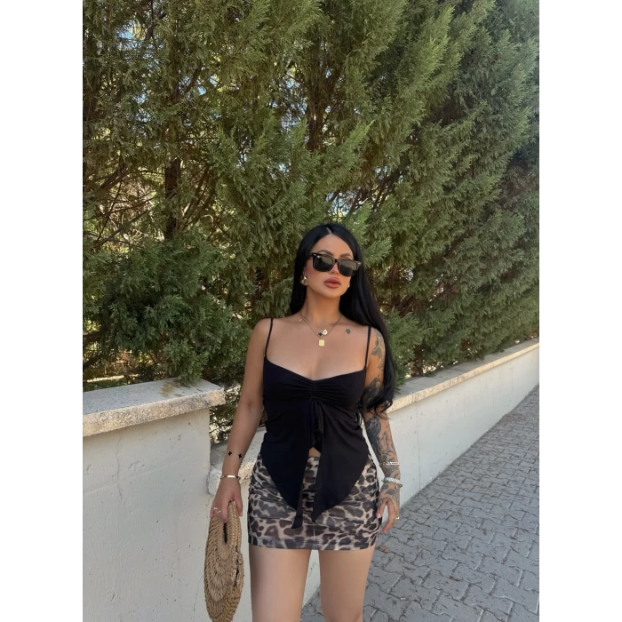 Siyah Önü Fiyonklu Kelebek Crop