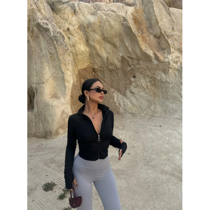 Siyah Parmak Geçmeli Fermuarlı Crop