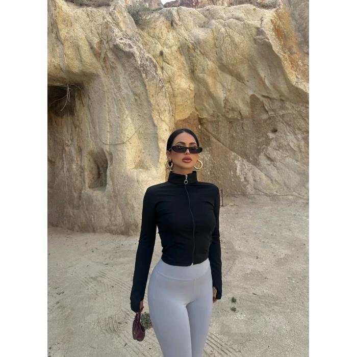 Siyah Parmak Geçmeli Fermuarlı Crop