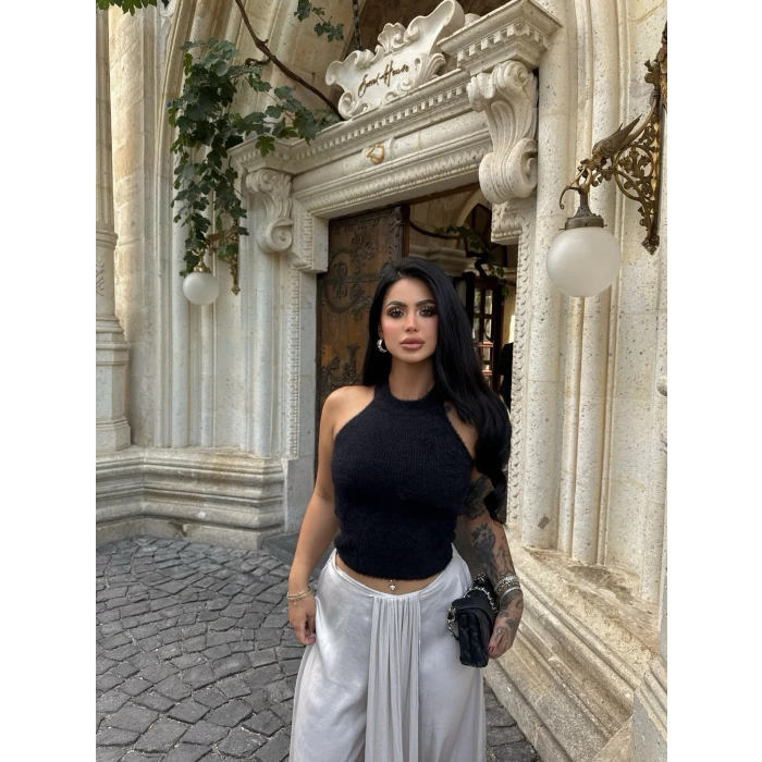 Siyah Sakallı Kolsuz Triko