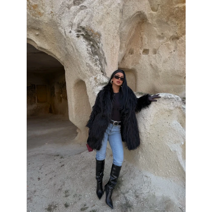 Siyah Şal Yaka Saçaklı Kürk