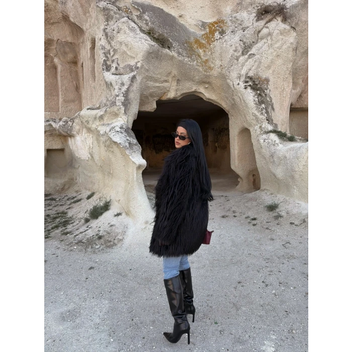 Siyah Şal Yaka Saçaklı Kürk