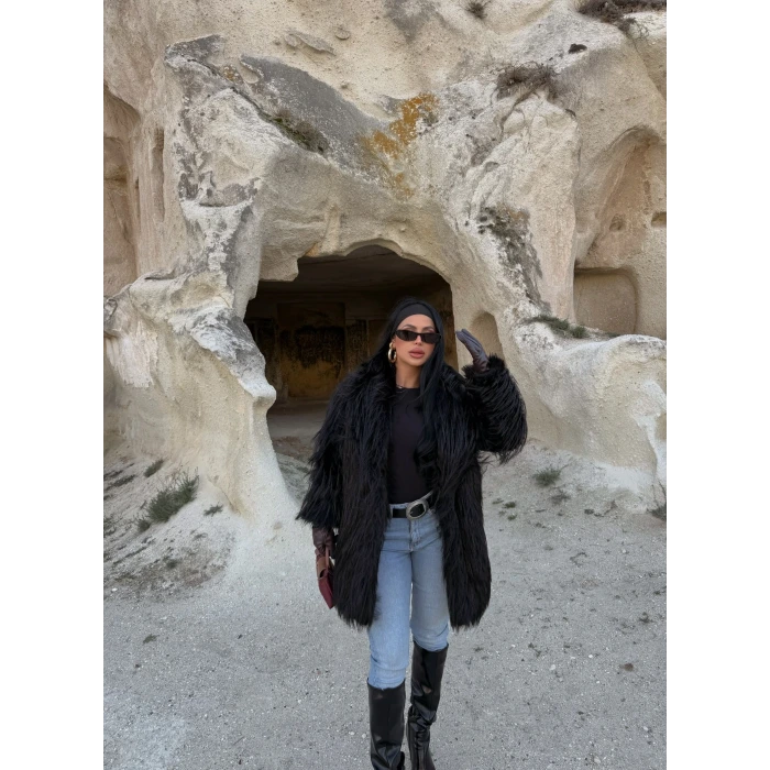 Siyah Şal Yaka Saçaklı Kürk