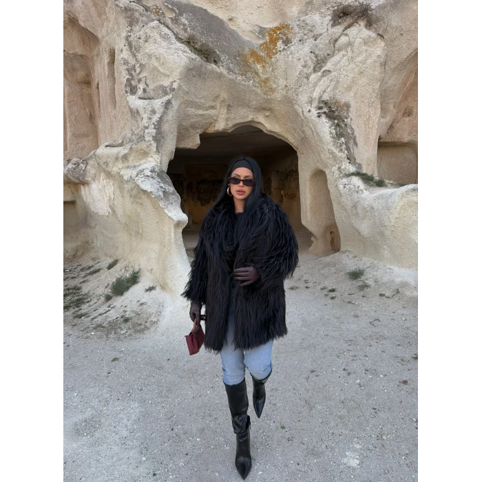 Siyah Şal Yaka Saçaklı Kürk