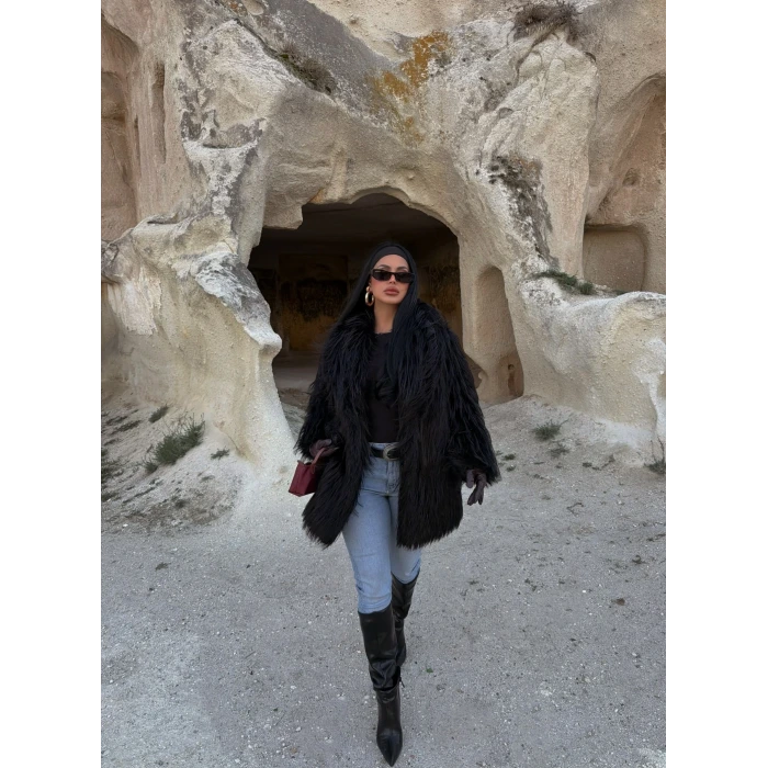 Siyah Şal Yaka Saçaklı Kürk