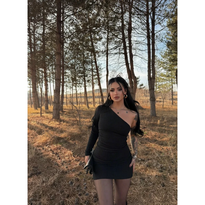Siyah Simli Omuz Büzgülü Elbise