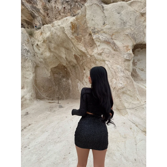 Siyah Simli Yan Pencereli Elbise