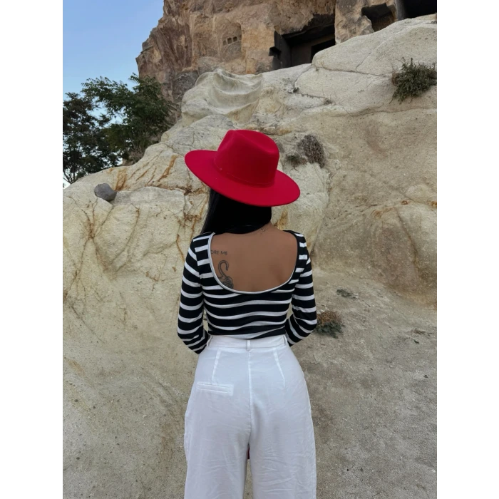 Siyah Sırt Açık Çizgili Triko