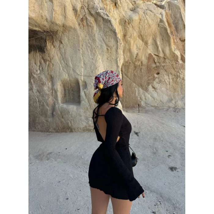 Siyah Sırt Açık Gofre Elbise