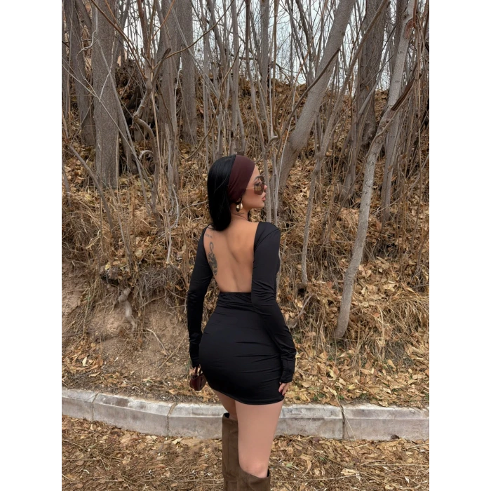 Siyah Sırt Açık Kayık Yaka Elbise