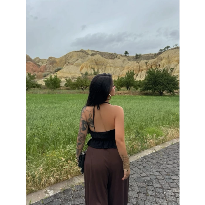 Siyah Sırt Dekolte Fistolu Bluz