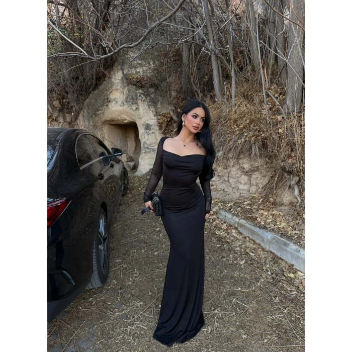 Siyah Sırt Güpürlü Maxi Elbise